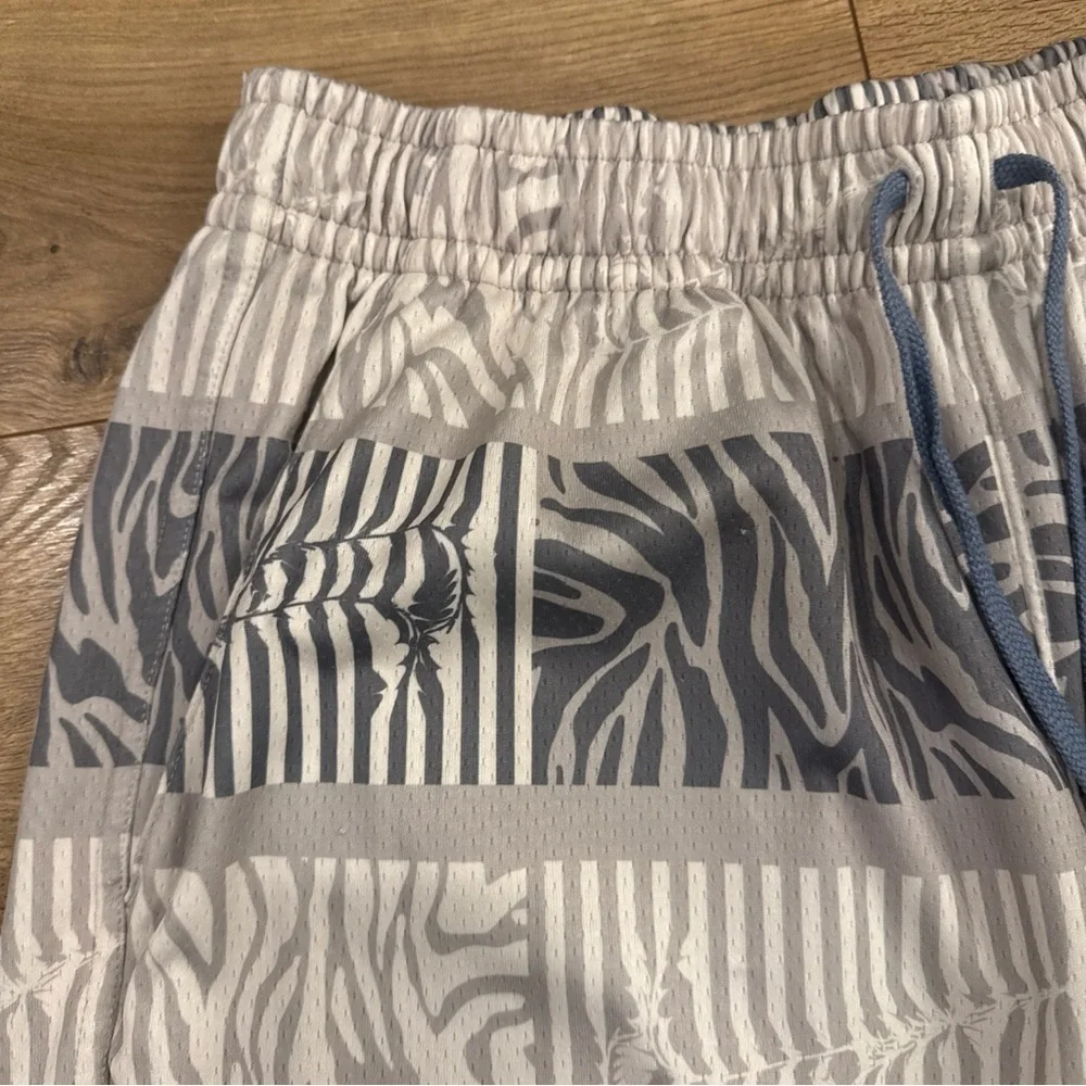 Nike Club Trippy Safari Print Mesh Shorts Grey/Ivory Men's Size Small 5in Length